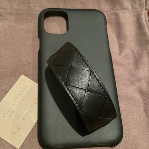 Bottega Venetia I phone 10 case with belt loop. - Picture 8 of 8